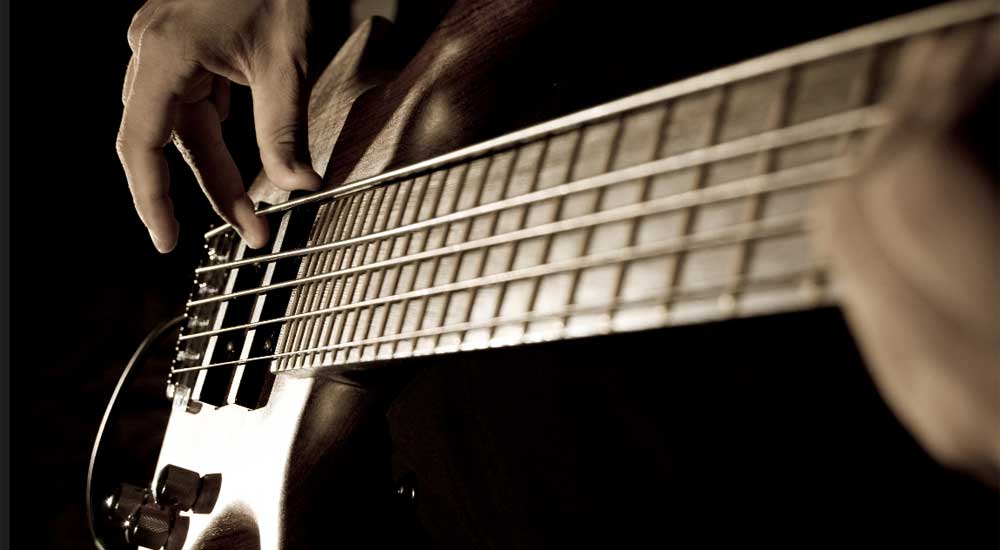 Musica, in un libro tutta la passione per il basso (e i bassisti)