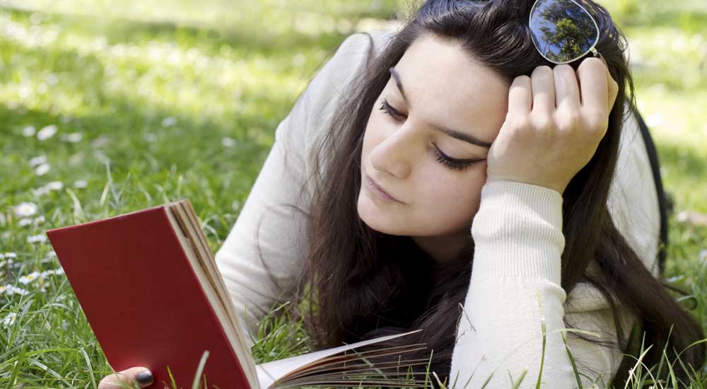 Dove, nel mondo, le ragazze leggono (molto) più dei ragazzi – La ricerca e la situazione in Italia