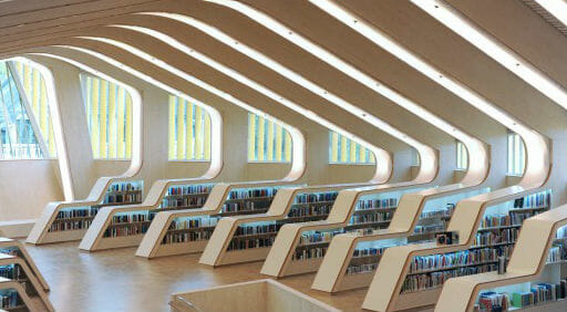 In Norvegia un’enorme biblioteca che ricorda lo scheletro di una creatura aliena
