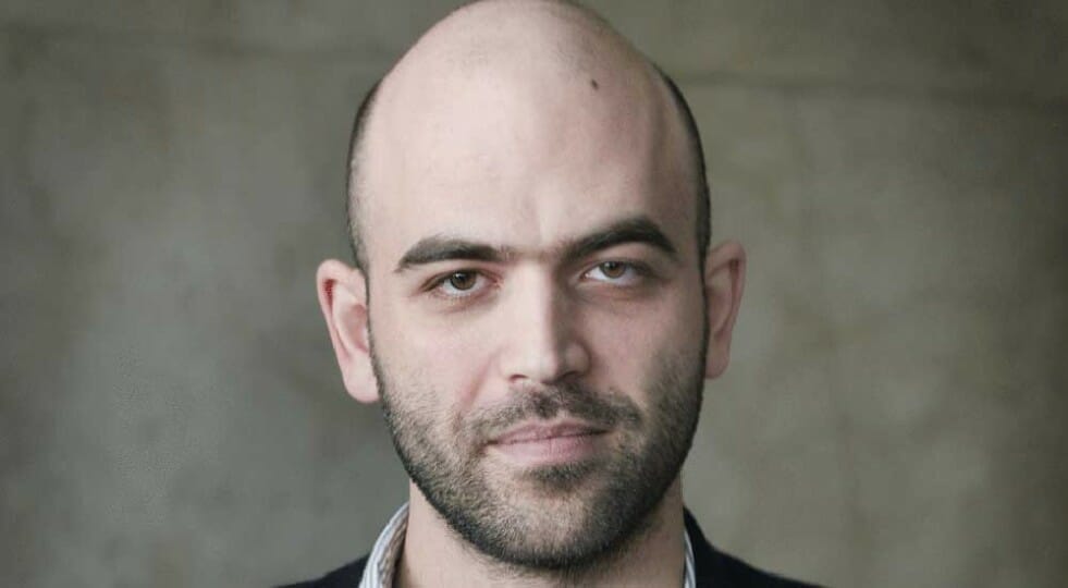 Saviano torna ad “Amici” per promuovere la lettura tra i ragazzi. E in tv parla di Dostoevskij