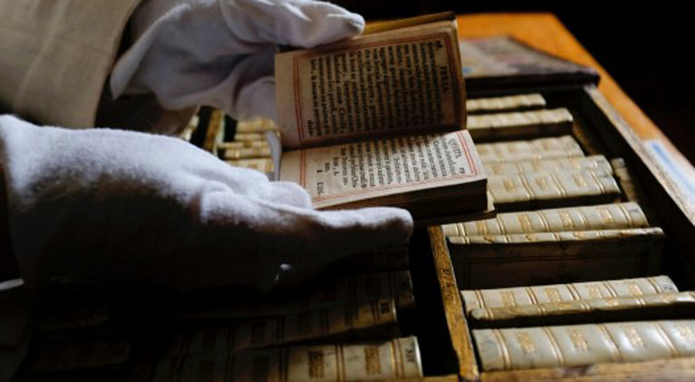 Una “biblioteca trasportabile”. Così (nel 1617) portavano in viaggio 40 mini-libri