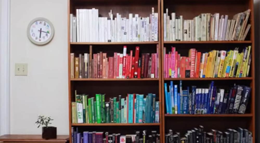 In un breve video tutti (o quasi) i modi per mettere ordine nella libreria di casa