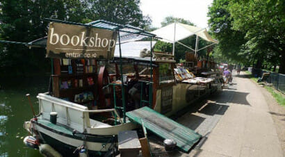 La libreria galleggiante di Londra