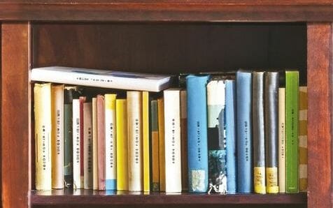 Come far splendere la vostra libreria? Con limone, olio, acqua e…