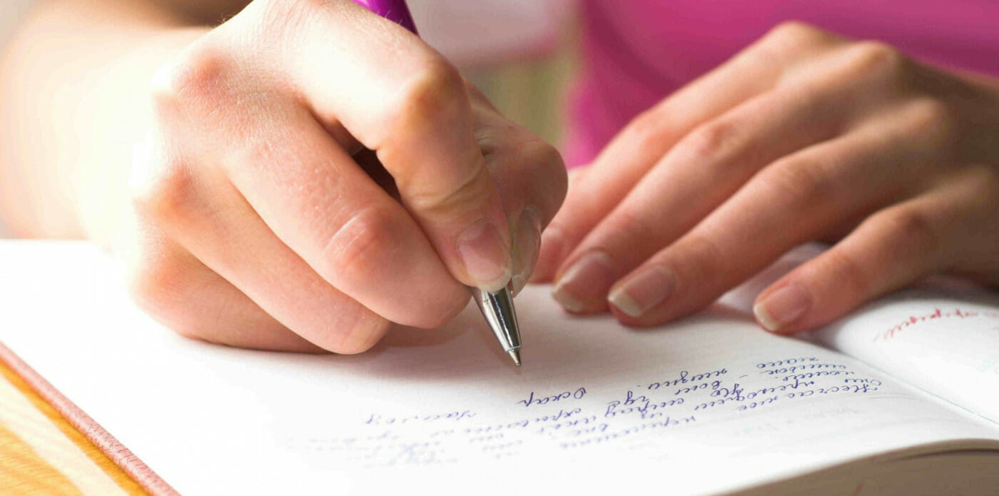 Come scrivere una lettera d’amore “base” (e come spedirla)