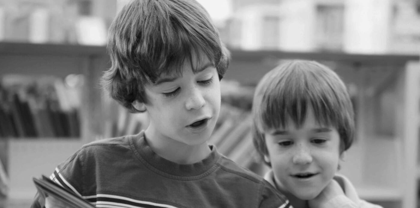 “Come far leggere i bambini? Facendoli incuriosire”: i consigli di uno scrittore per ragazzi