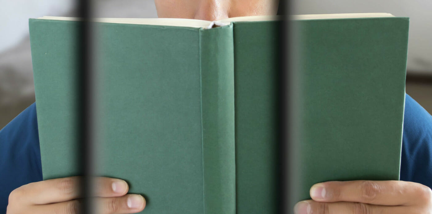 Un libro “sospeso” da donare a chi è in carcere: come partecipare a “Liberi di leggere”
