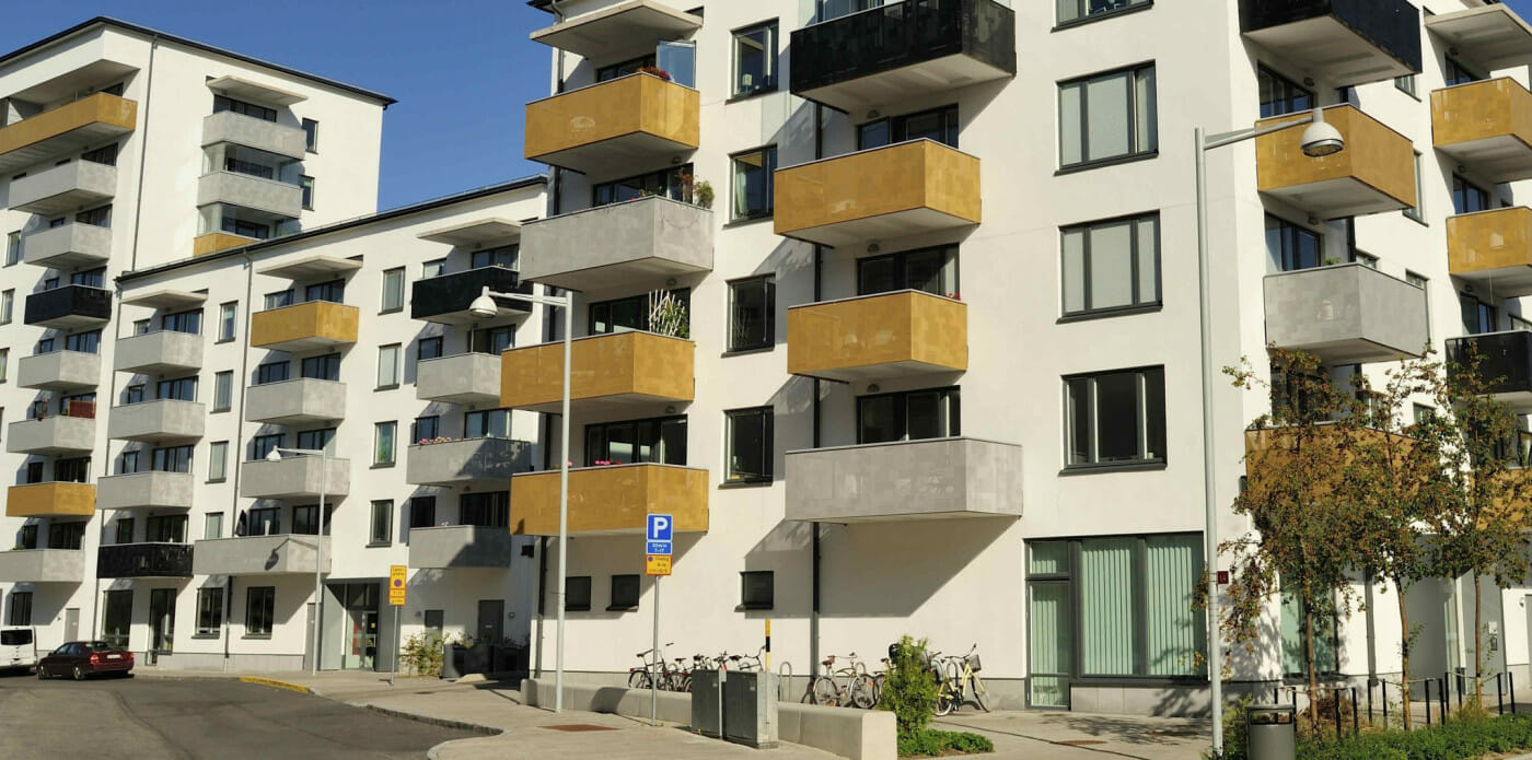 Tre vite si incrociano in un condominio di periferia
