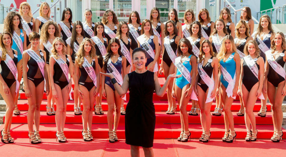 Basta con lo stereotipo “bella=oca”… Una scrittrice racconta da vicino le (vere) “Miss”