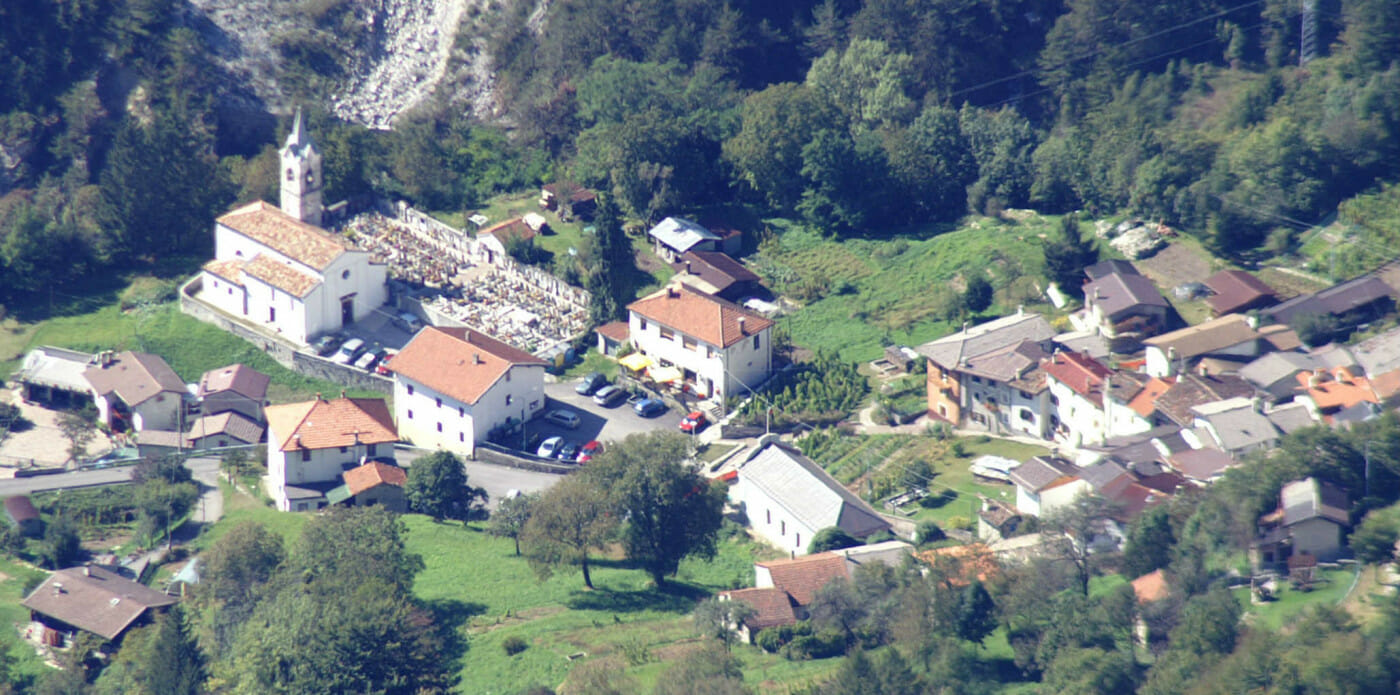 La “biblioteca” speciale di un paesino di montagna che ha meno di 50 abitanti