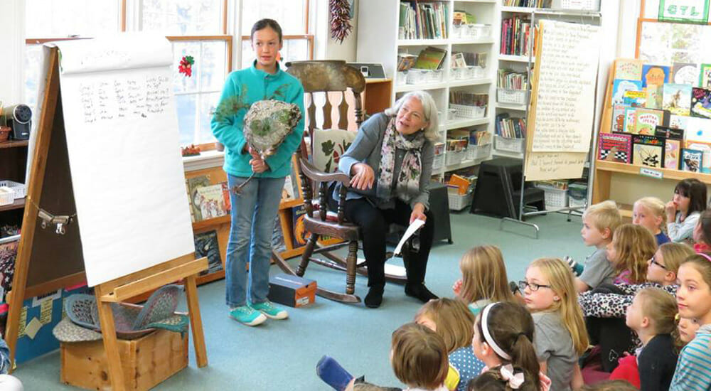 Nancie, la maestra più brava al mondo, svela il suo metodo: “Lettura libera, classi piccole, no al digitale e…”