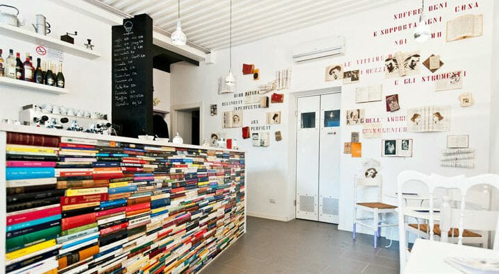 Alla scoperta della “muffineria” (dove il bancone è fatto di libri)