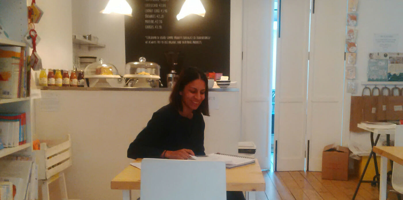 Quella di Caroline è una libreria-caffetteria speciale, pensata per mamme e bambini