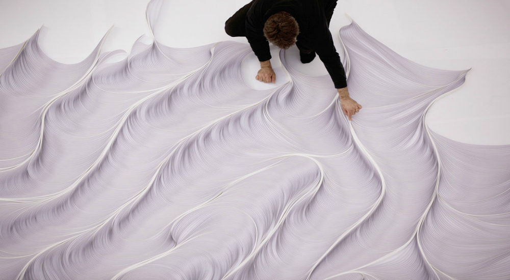 L’artista italiano che crea sculture con la carta