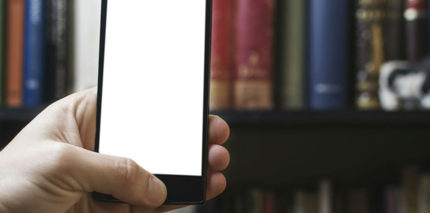 Vietare telefonini, smartphone e Whatsapp in libreria?