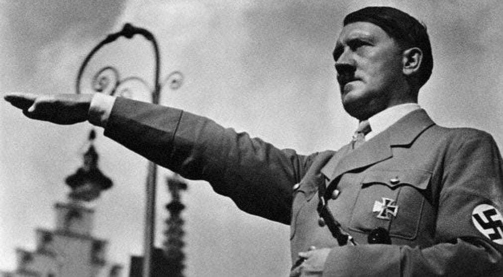 Vincere la gara, avvicinare Hitler e ucciderlo davanti a milioni di spettatori