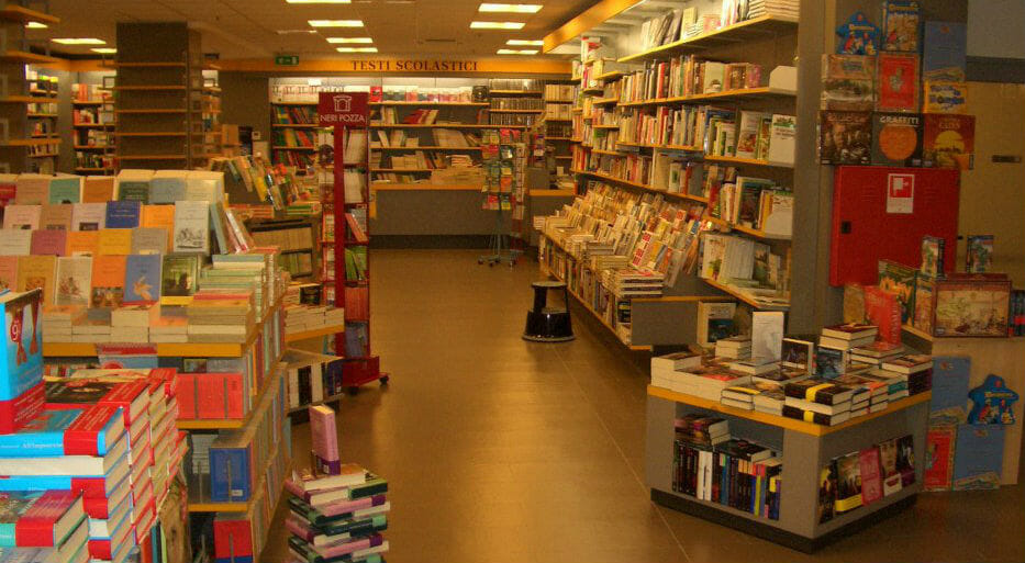 Milano, dopo 50 anni la libreria Puccini è costretta a chiudere