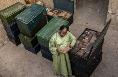 La storia del bibliotecario di Timbuctù che ha salvato dai jihadisti migliaia di libri