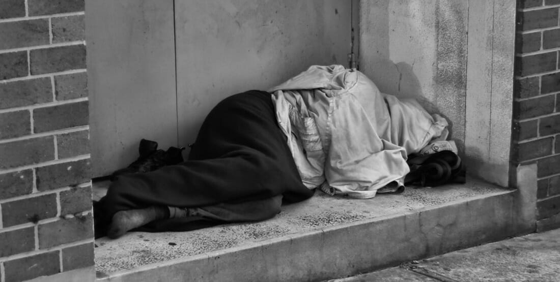 I libri e la scrittura per aiutare i senzatetto a ricominciare: la storia di Barry, ex clochard
