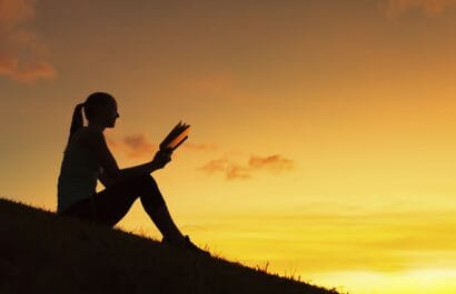 Leggere romanzi almeno tre ore e mezzo a settimana per vivere più a lungo