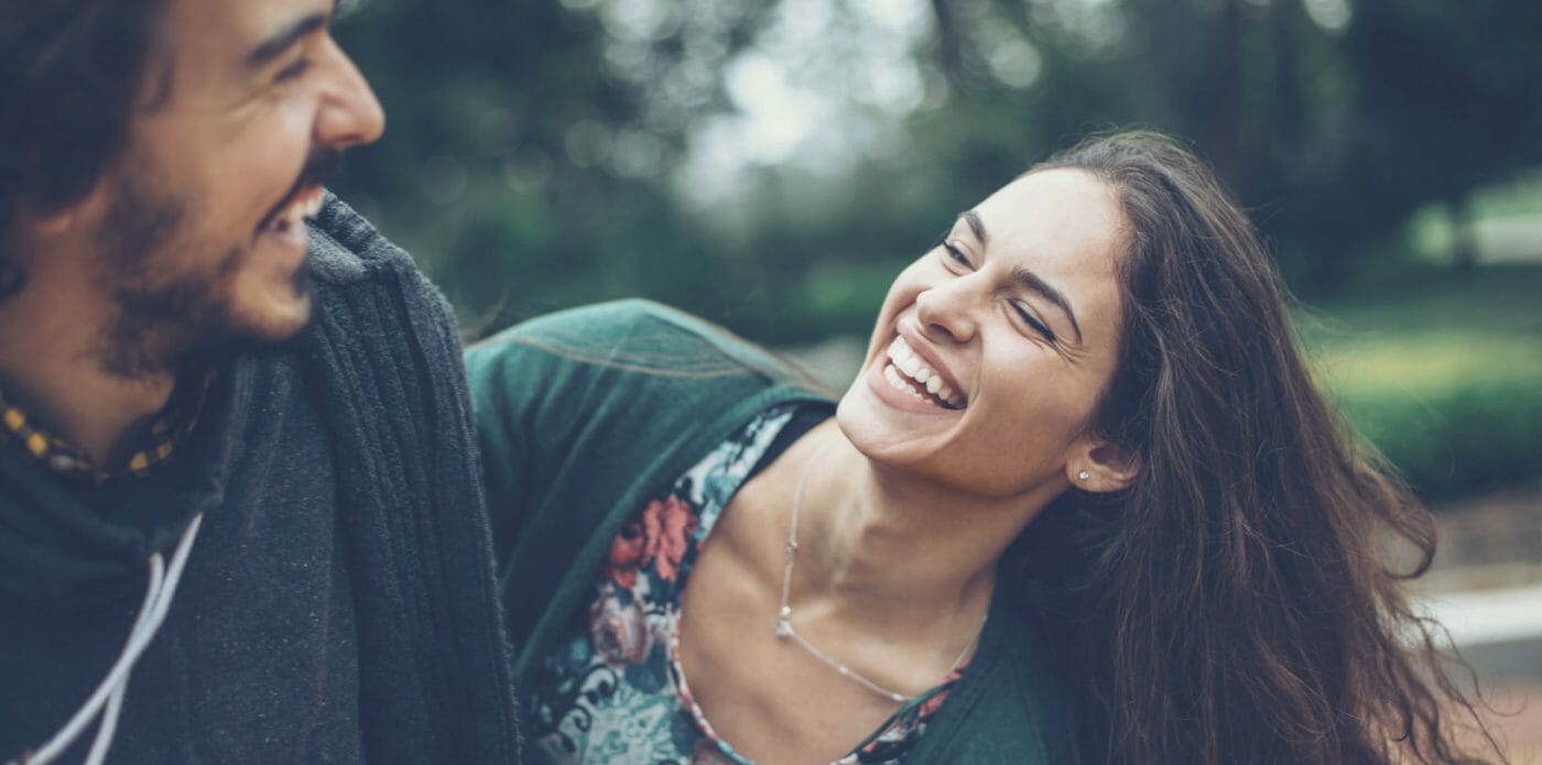 amore coppia ragazzi giovani innamorati fidanzati innamorati felicità