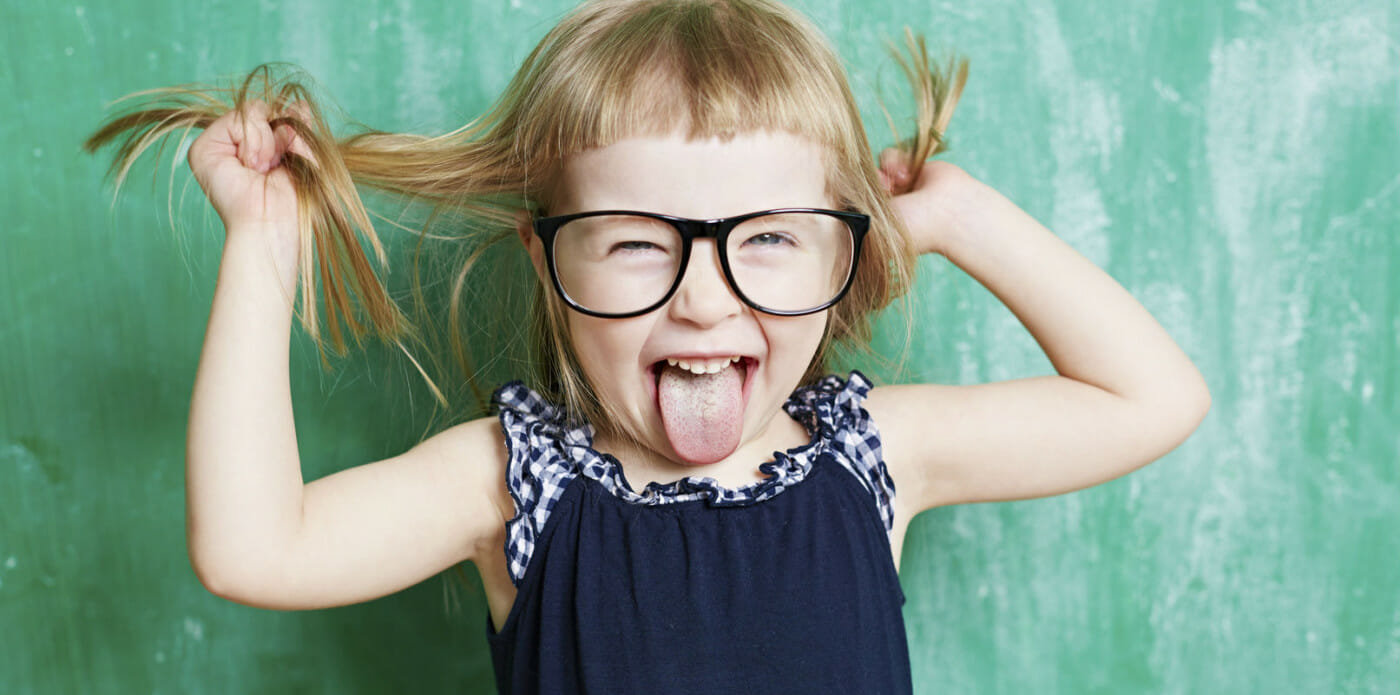 bambini bambina scuola giocare