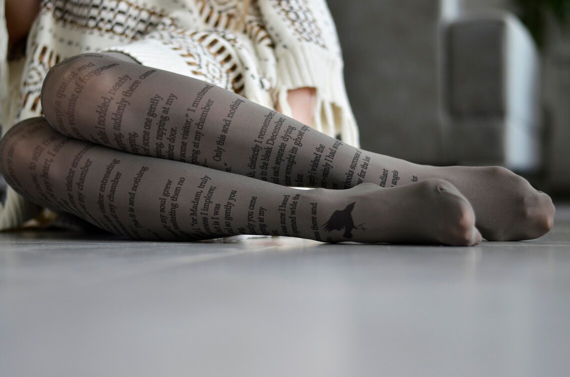 calze letterarie con la poesia il corvo di edgar allan poe