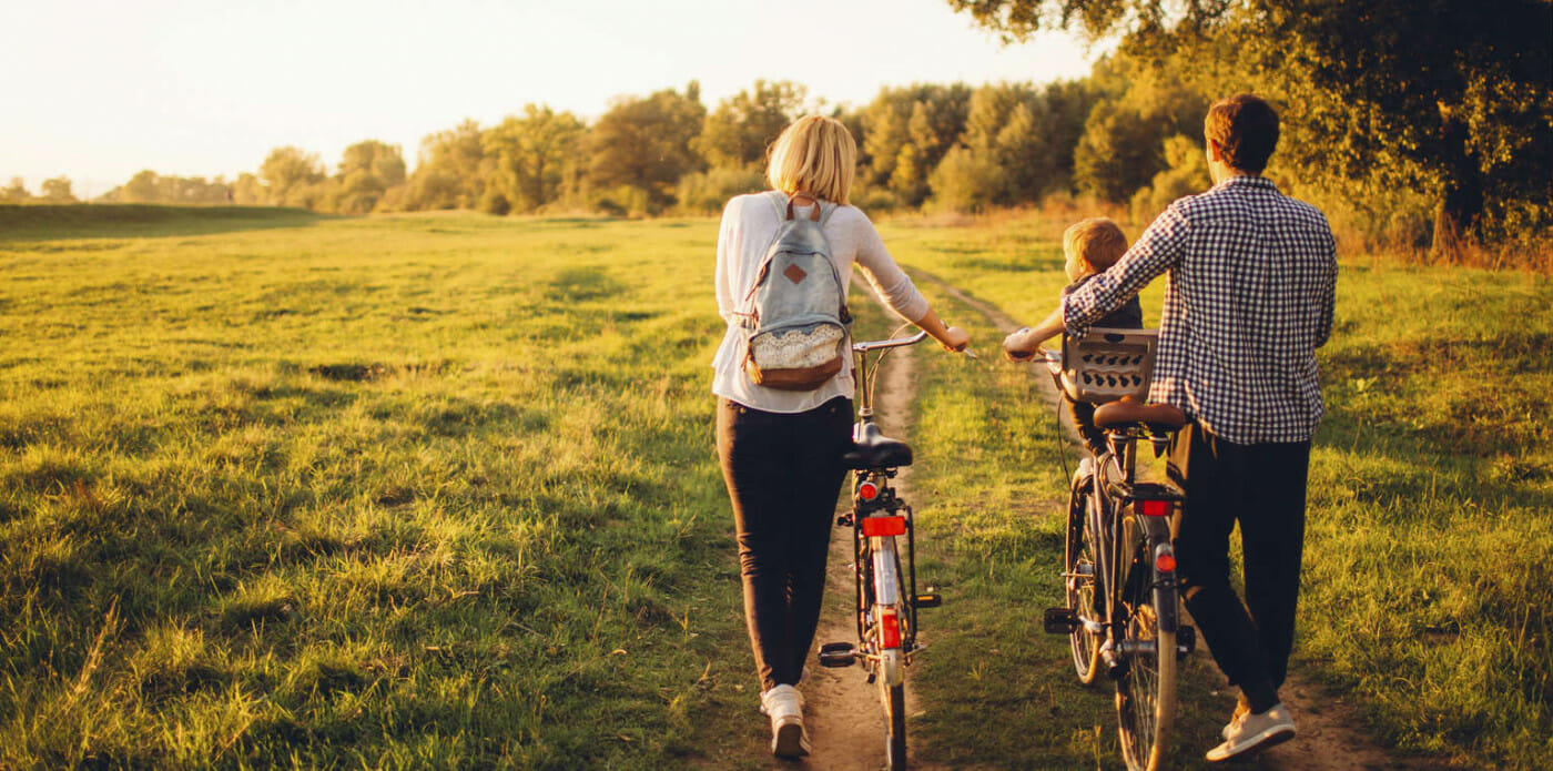 famiglia papà mamma bambini bambino natura