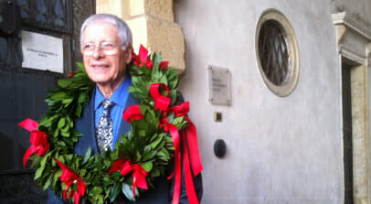 Ha 83 anni e 7 lauree, tutte prese in tarda età: 