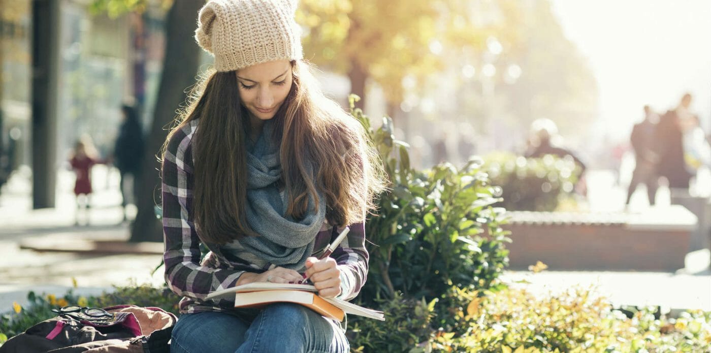 scuola studente ragazza leggere lettrice studentessa