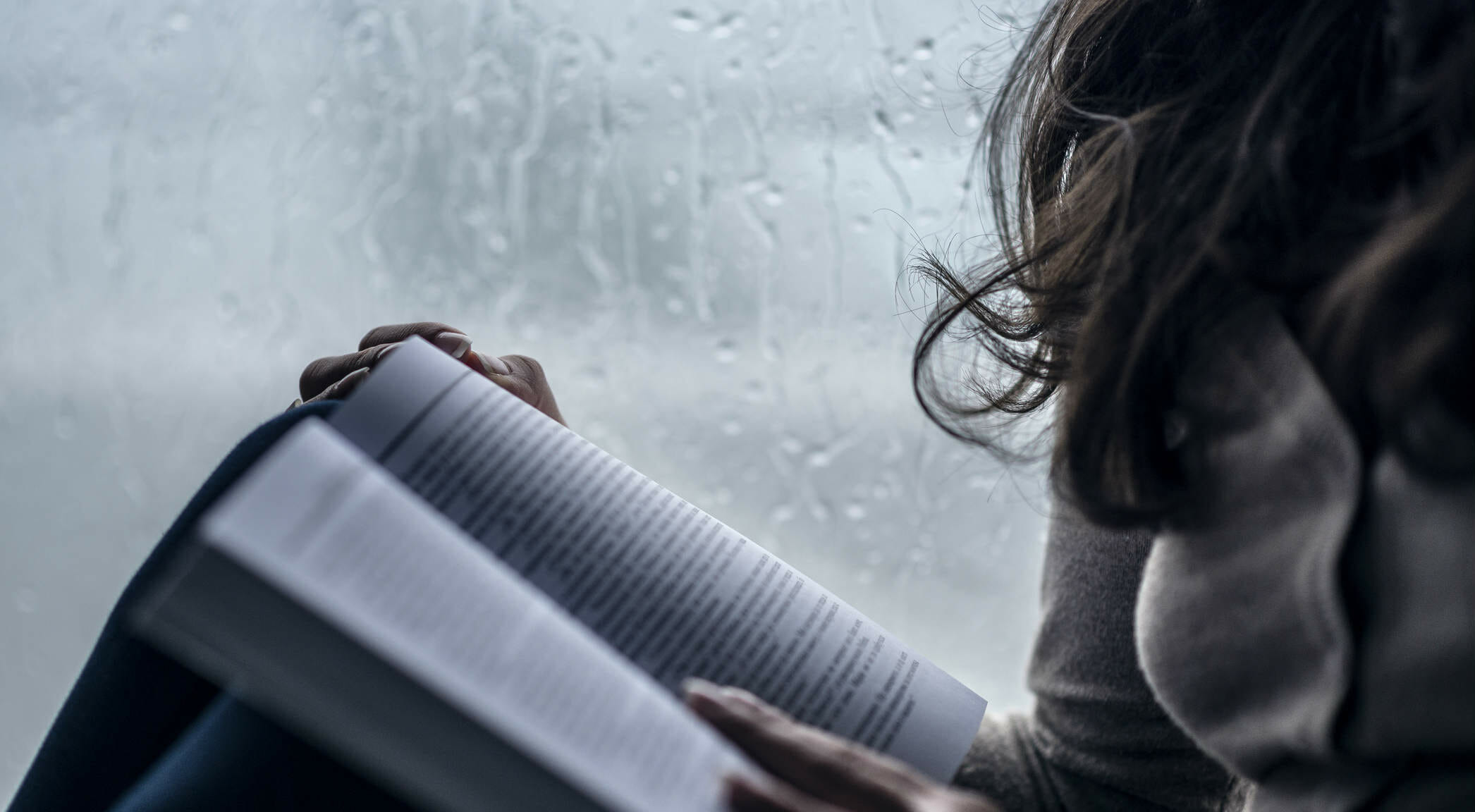 leggere lettrice pioggia lettura