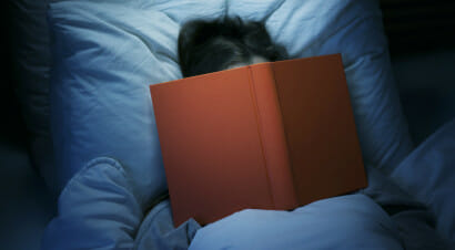 Leggere prima di andare a letto aiuta a dormire (e svegliarsi) meglio