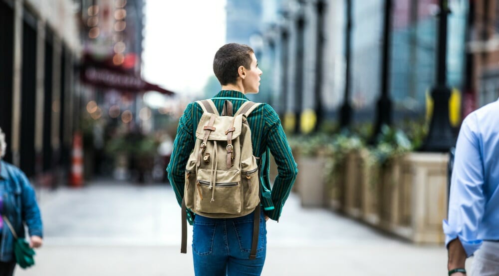 donne che camminano