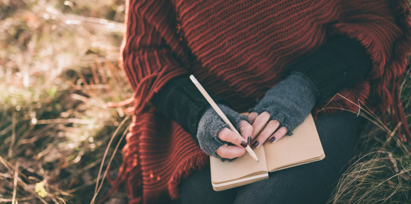 donna scrive scrivere scrittrice