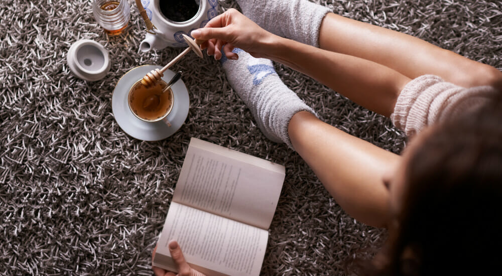 libri relax ansia leggere riduce ansia stress lettore lettrice libro tisana leggere