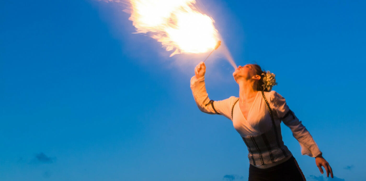 circo mangiafuoco fuoco
