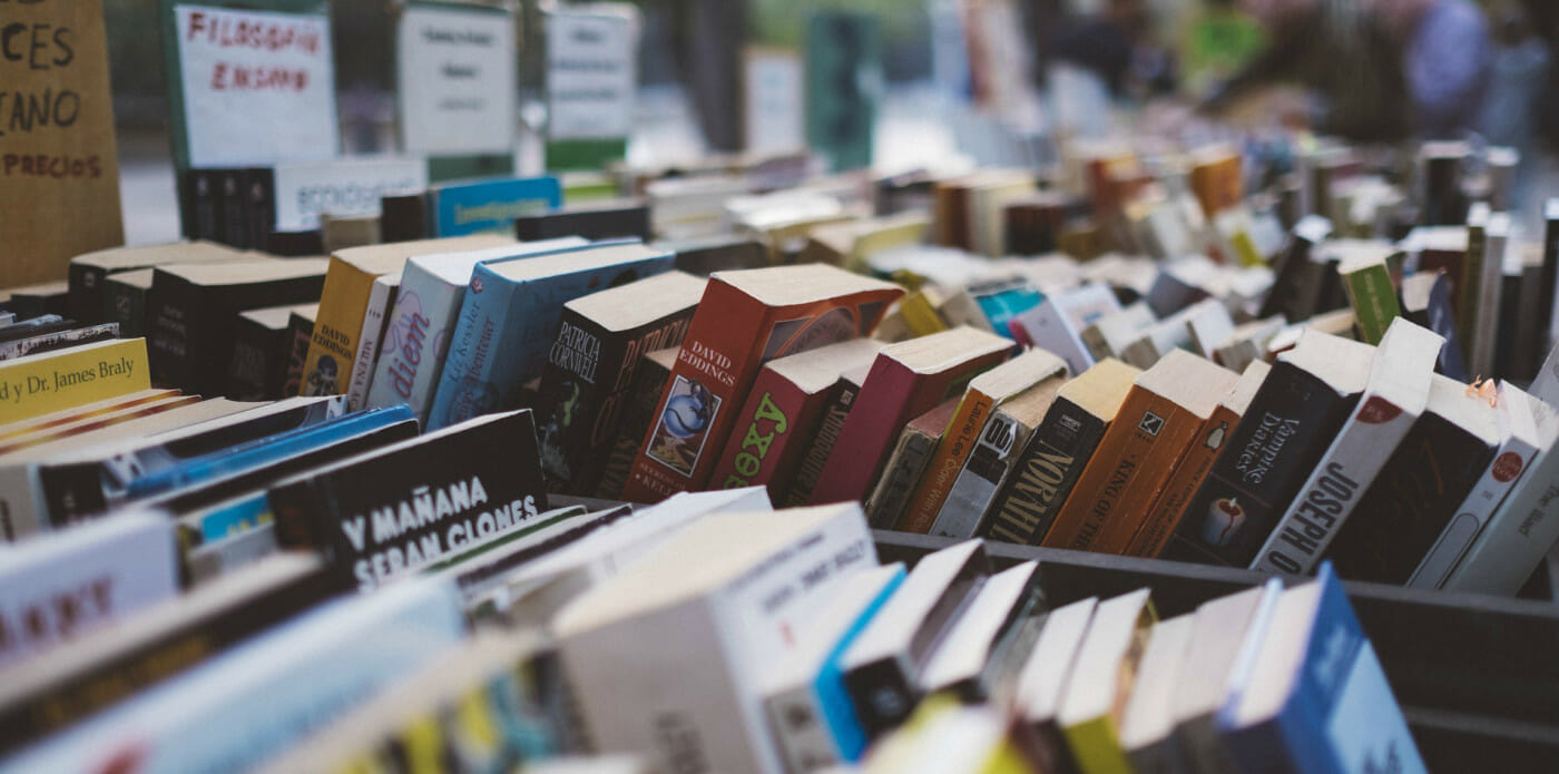 bancarella mercatino libro, libri, books book lettore reader lettrice lettrici lettori libreria librerie bookshop