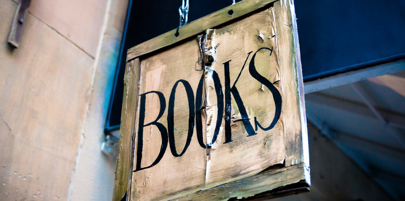 libro, libri, books book lettore reader lettrice lettrici lettori libreria librerie bookshop insegna