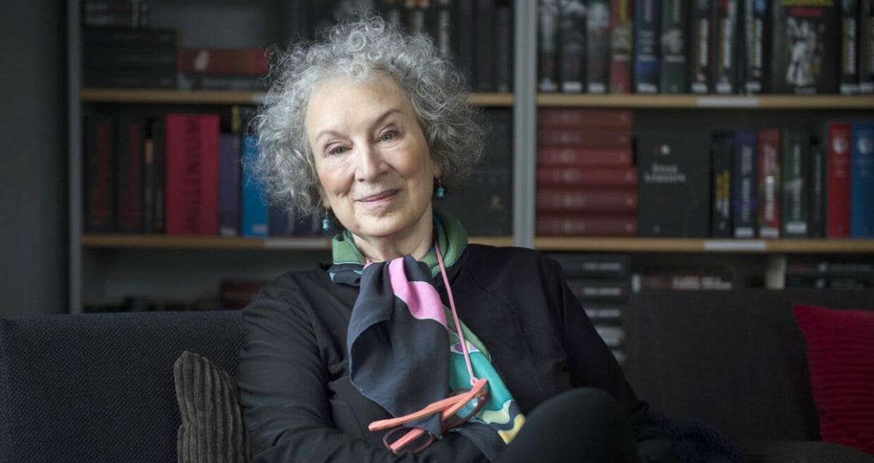 “Libera dalle costrizioni”: Margaret Atwood si racconta, tra aneddoti e ricordi