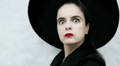 Amélie Nothomb veste sempre di nero: la vita e libri della scrittrice