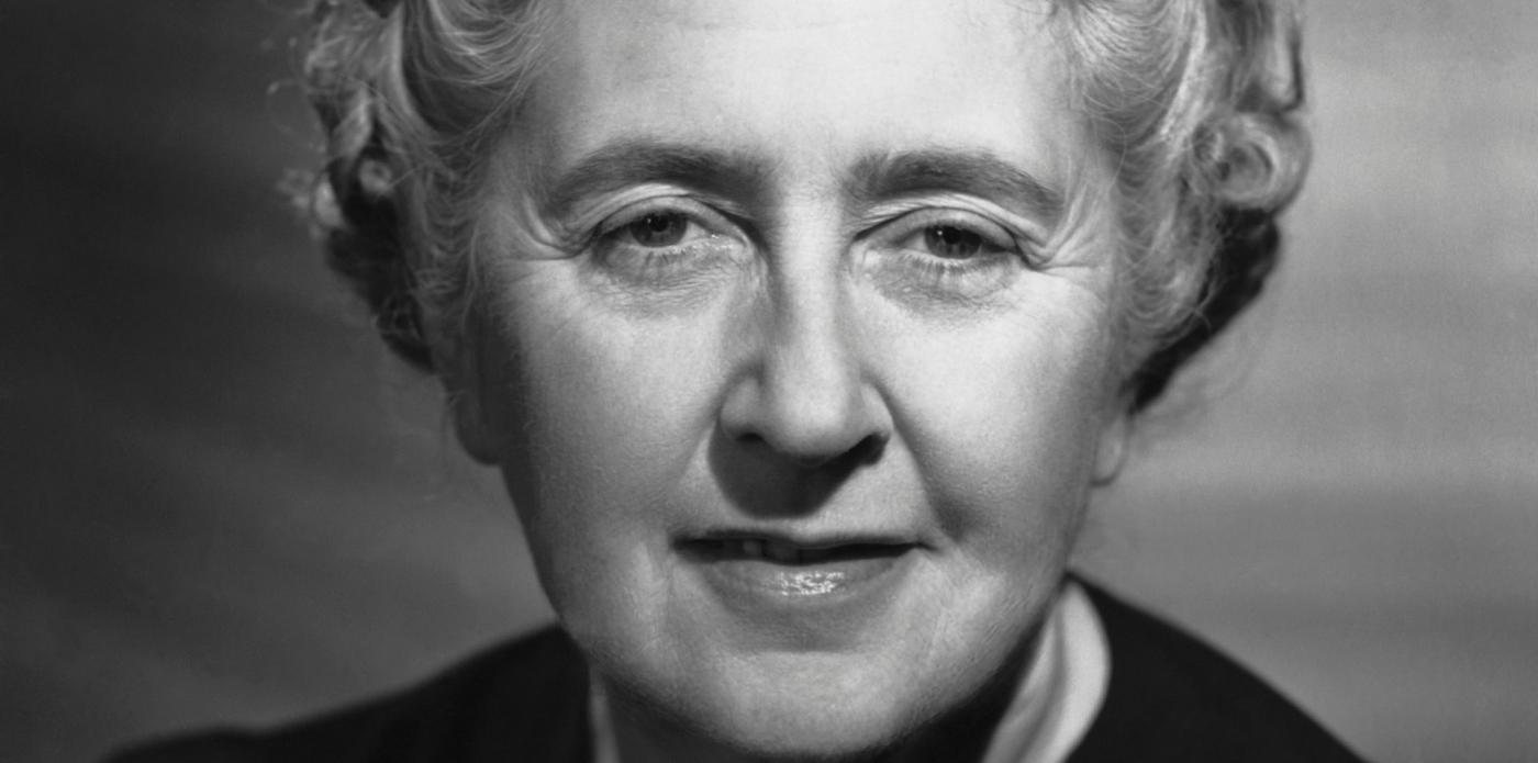 Primo piano della scrittrice Agatha Christie