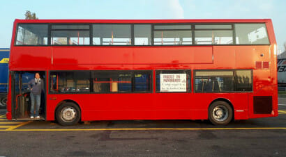 Il bus londinese pronto a portare la lettura on the road, grazie a due librai trevigiani