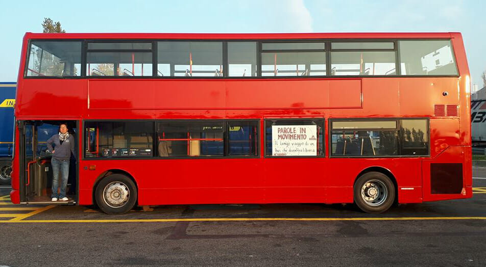 bus parole in movimento