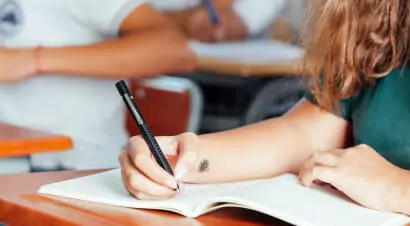 Maturita 18 Le Poesie Di Alda Merini E Salvatore Quasimodo Protagoniste Della Traccia Sulla Solitudine Illibraio It