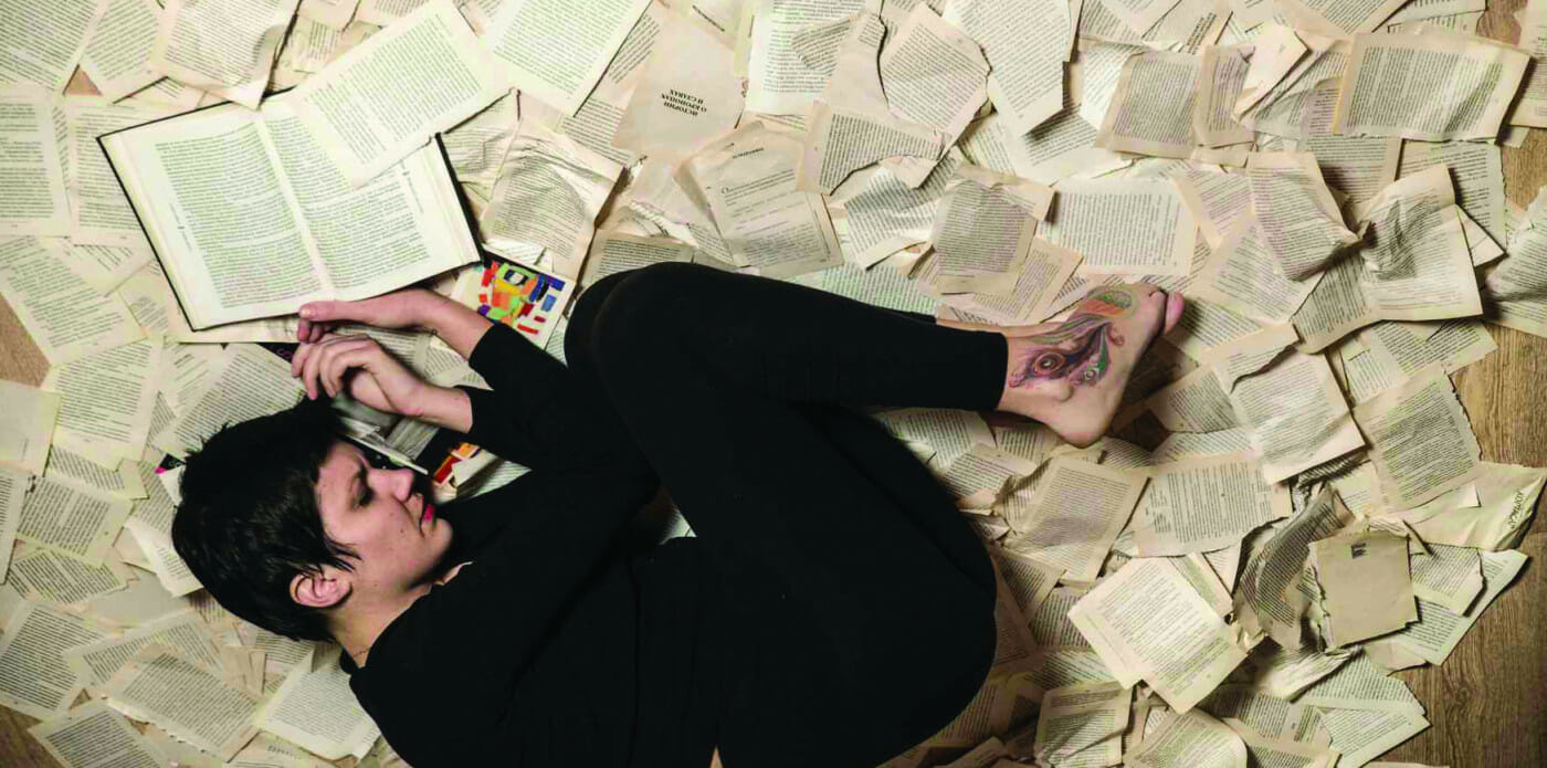 lettura lettrice - foto di Yuma Martellanz