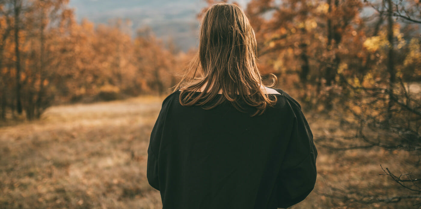 donna ragazza natura setta sette