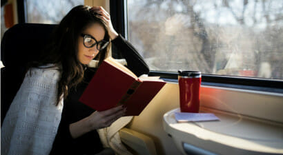 “La vita inizia quando trovi il libro giusto”, il romanzo d’esordio delle fondatrici di “Book on the Rail”
