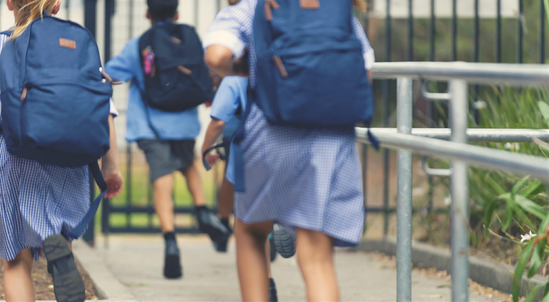 scuola-studenti-elementare-bambini-maestra