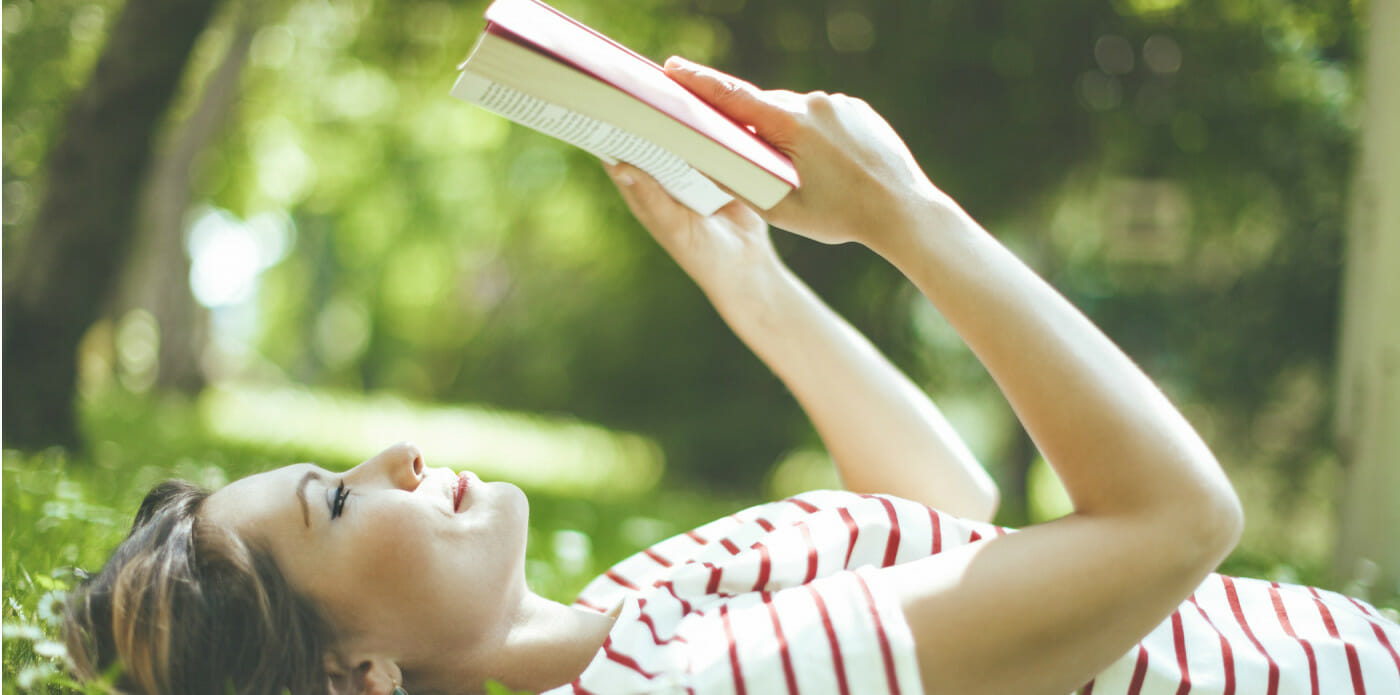 libri-donna-libro-legge-lettura-leggere