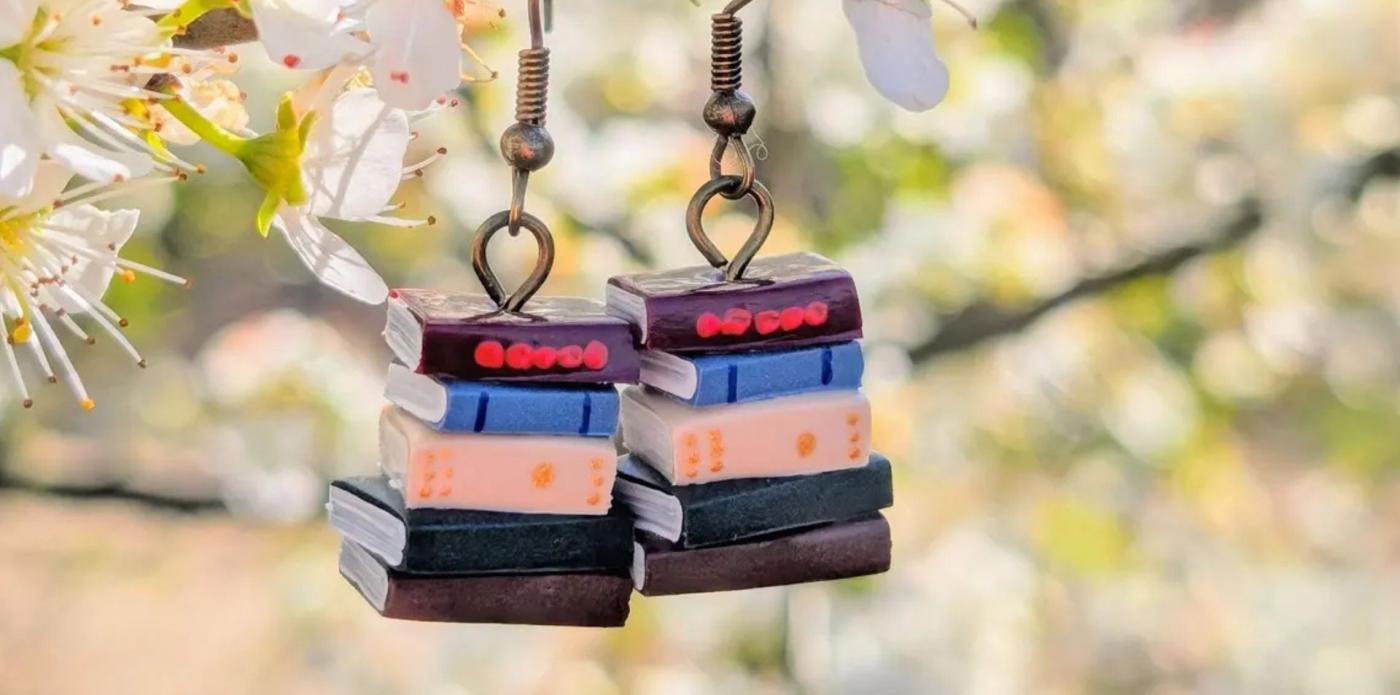 orecchini letterari e orecchini a forma di libro